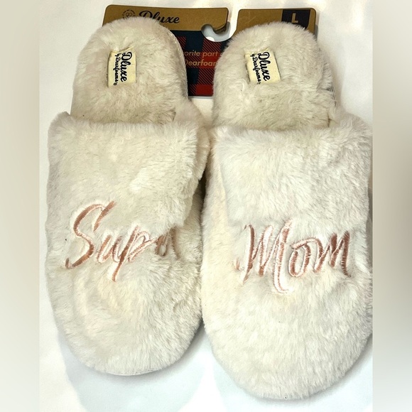 dearfoams Shoes - Dluxe by Dearfoams Plush Faux Fur “Super Mom” Slippers Size Large 9-10
